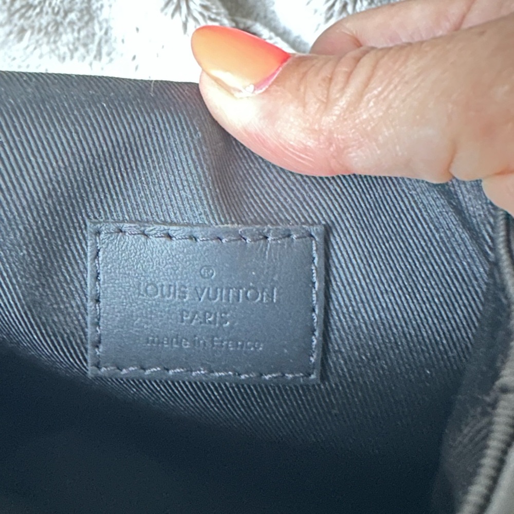 Sold on FB. Louis Vuitton S-Lock Vertical Wearbale Wallet Taurillon Black - Picture 13 of 17